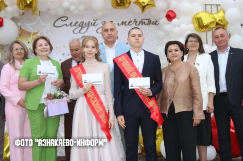 Детство осталось позади: выпускники Азнакаево получили путёвку во взрослую жизнь