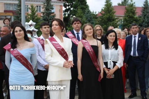 Детство осталось позади: выпускники Азнакаево получили путёвку во взрослую жизнь