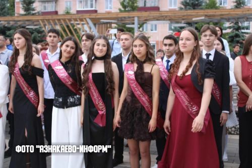 Детство осталось позади: выпускники Азнакаево получили путёвку во взрослую жизнь