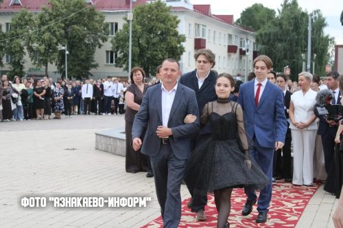 Детство осталось позади: выпускники Азнакаево получили путёвку во взрослую жизнь