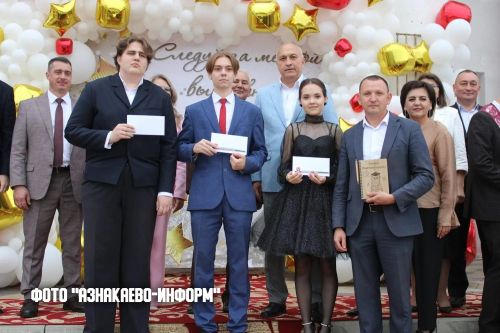 Детство осталось позади: выпускники Азнакаево получили путёвку во взрослую жизнь