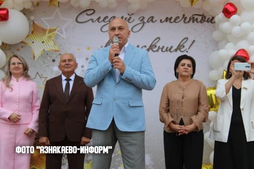 Детство осталось позади: выпускники Азнакаево получили путёвку во взрослую жизнь