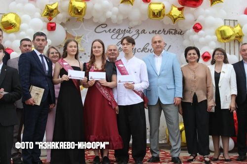 Детство осталось позади: выпускники Азнакаево получили путёвку во взрослую жизнь