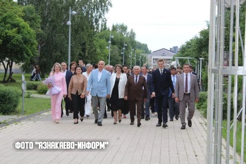 Детство осталось позади: выпускники Азнакаево получили путёвку во взрослую жизнь