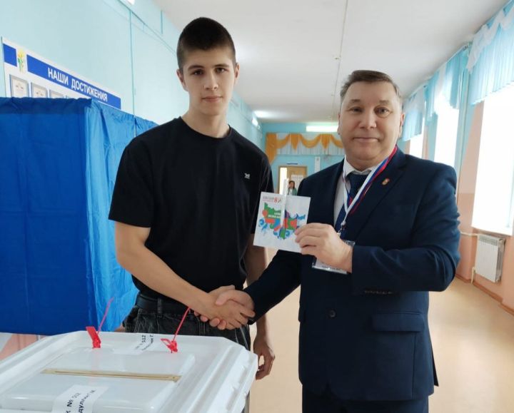 281 житель Азнакаевского района участвует в выборах впервые