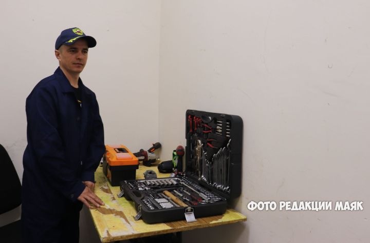 Выполнив долг перед Родиной, продолжает трудовой путь