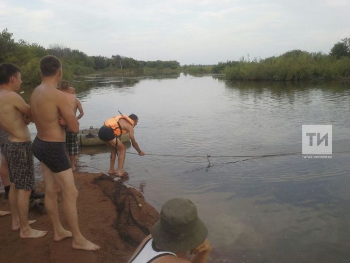 В Азнакаево 17-летний парень прыгнул в реку с моста и утонул