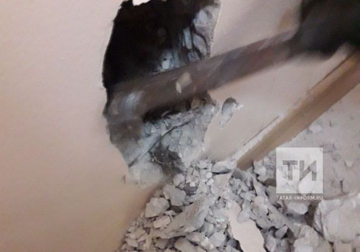 В Челнах сотрудники МЧС разломали стену детсада, чтобы спасти маленькую жизнь