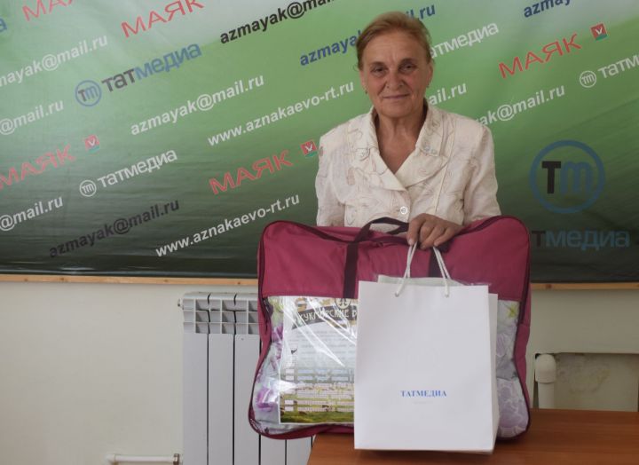 В Азнакаево наградили призера акции «Телевизор за подписку»