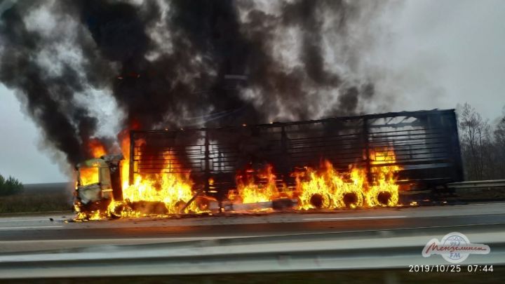 На М7 в Мамадышском районе фура загорелась после столкновения с легковушкой