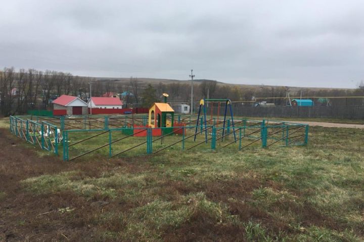 Большая семья из Азнакаевского района РТ благоустроила родник и создала детский парк