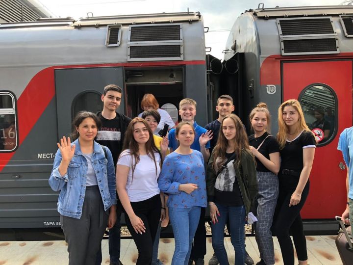 Азнакаевские выпускники отправилась в Санкт-Петербург на "Алые паруса"