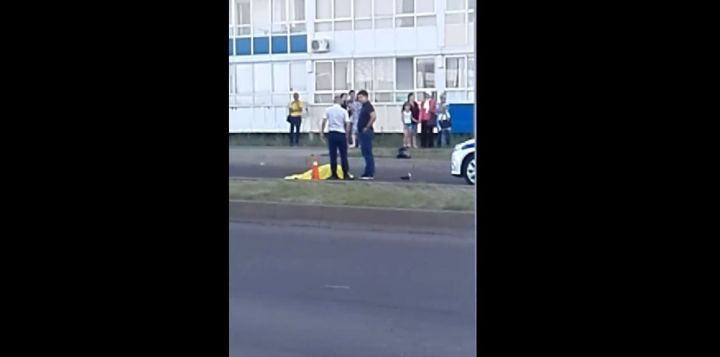 В Челнах сняли на видео, как байкер насмерть сбил женщину