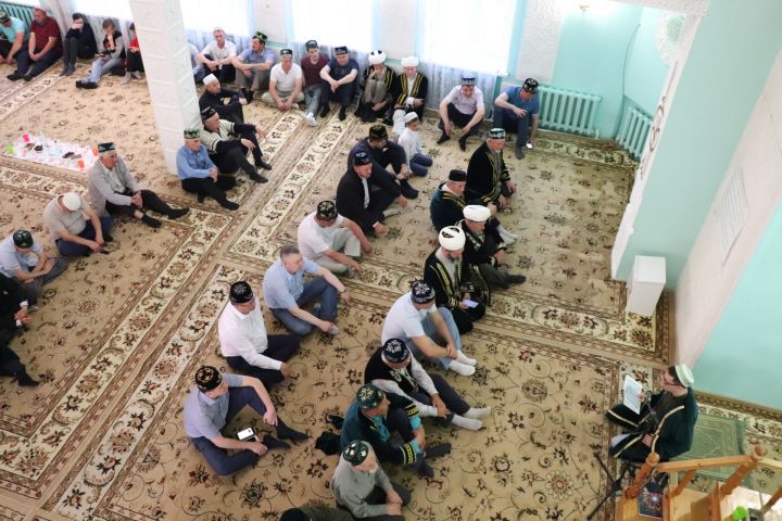 Глава Азнакаевского района поздравил мусульман с праздником Ураза-байрам