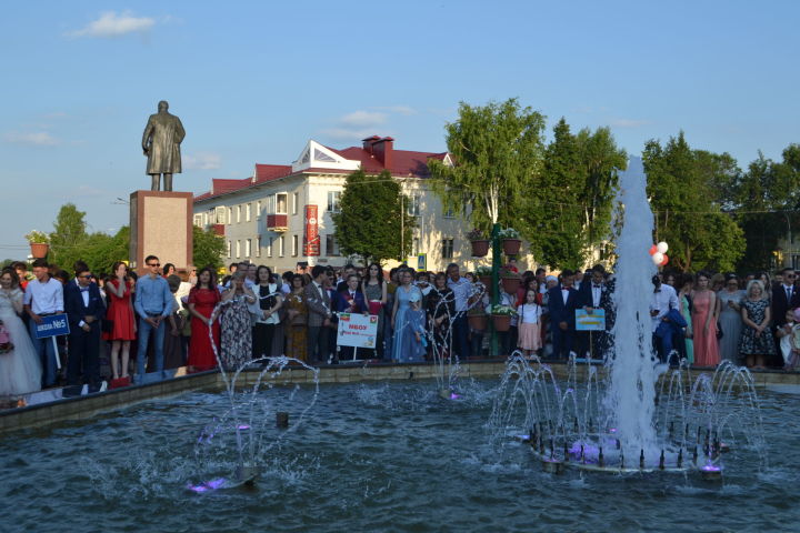 Мәктәпләрдә чыгарылыш балы онлайн узачак