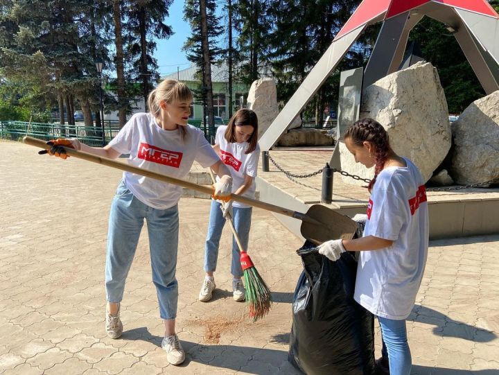 Азнакай «Яшь Гвардия» активстлары өмә уздырдылар