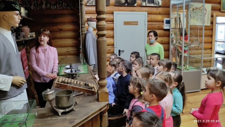 Балалар бакчасында тәрбияләнүчеләр Азнакай туган якны өйрәнү музееннан бик канәгать калдылар