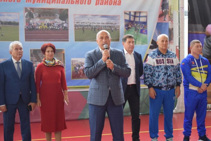 В Азнакаево прошел фестиваль спортивных игр среди школьников
