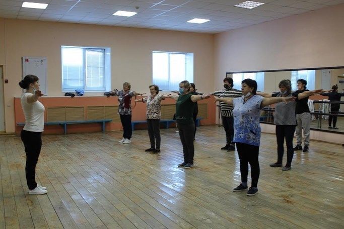 В Актюбинске пожилых людей лечат с помощью танцев