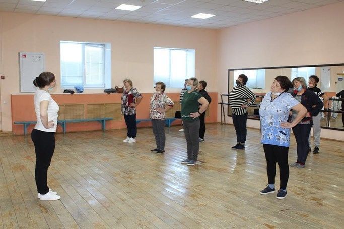 В Актюбинске пожилых людей лечат с помощью танцев