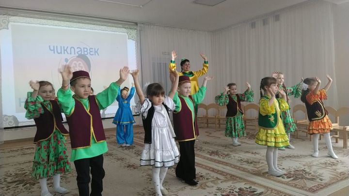 В Азнакаево дети отметили Международный день родного языка