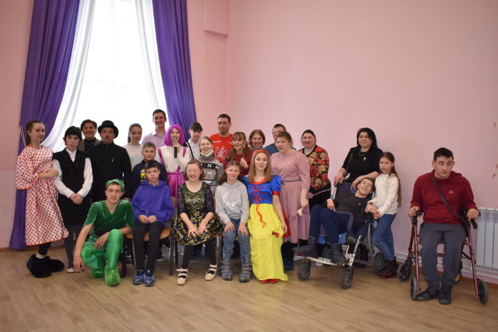 В Азнакаево провели Международный день смеха