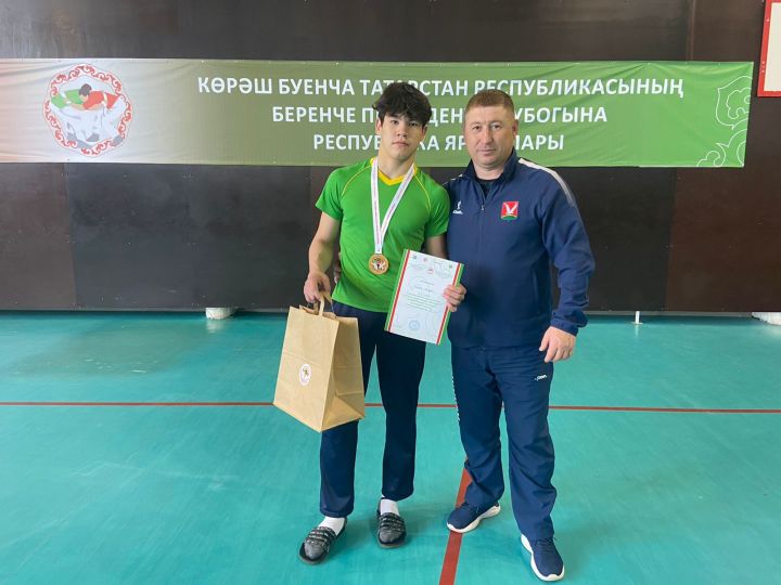 Азнакаевский борец Ислам Закиров стал чемпионом республиканского турнира