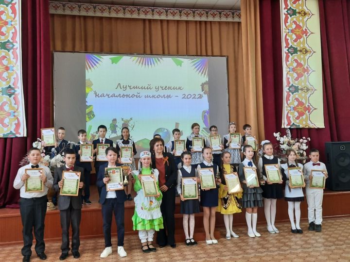 В Азнакаево определили лучшего ученика начальных классов