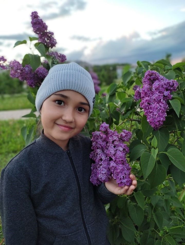 Юнкор Азалия Камилова уже узнала, где в Азнакаево растет самая красивая сирень