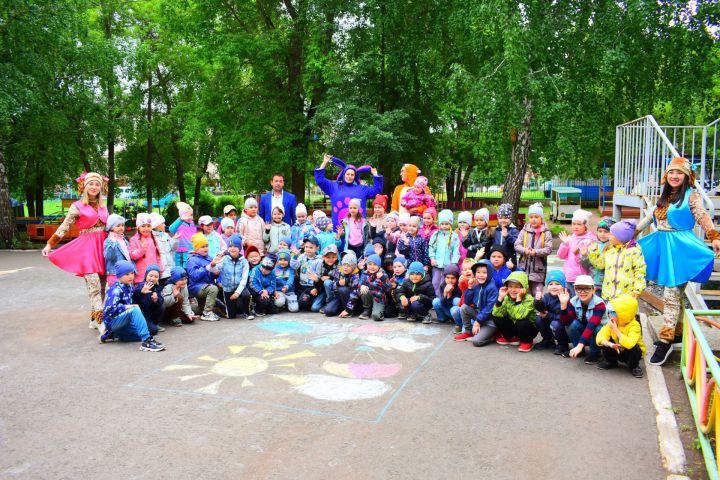 В Азнакаево для детей провели творческую программу «Край родной, навек любимый»