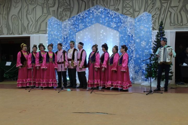 Азнакайның өлкән буыны ял итә белә