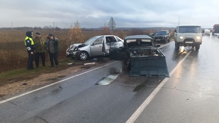 Азнакайда өч машина катнашында авария булган