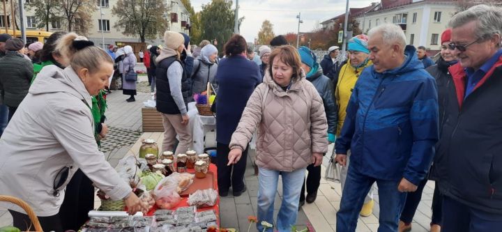 В Азнакаево прошла благотворительная ярмарка
