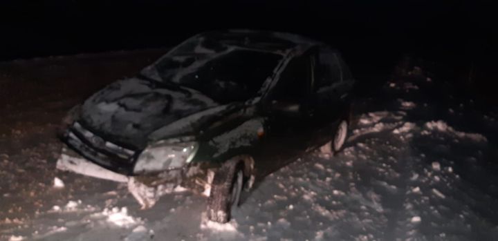 В Азнакаевском районе пьяная женщина съехала в кювет