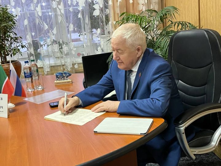 Депутат Государственного Совета Татарстана Рустам Мухамадеев провел личный прием азнакаевцев