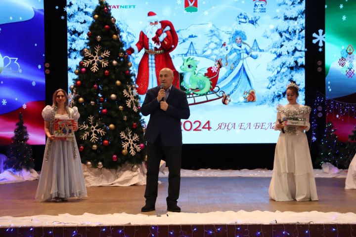 Поздравление с Новым 2024 годом от главы Азнакаевского района