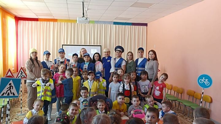 Азнакайда балалар Юл кагыйдәләрен өйрәнеп үсә