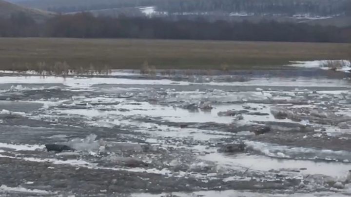 В Азнакаево засняли ледоход на реке Ик
