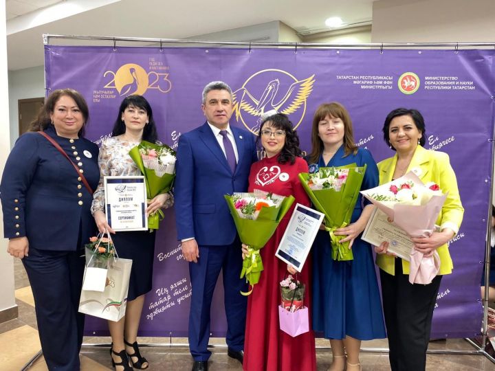 Азнакай укытучылары республиканың иң яхшы укытучылары исемлегенә керде
