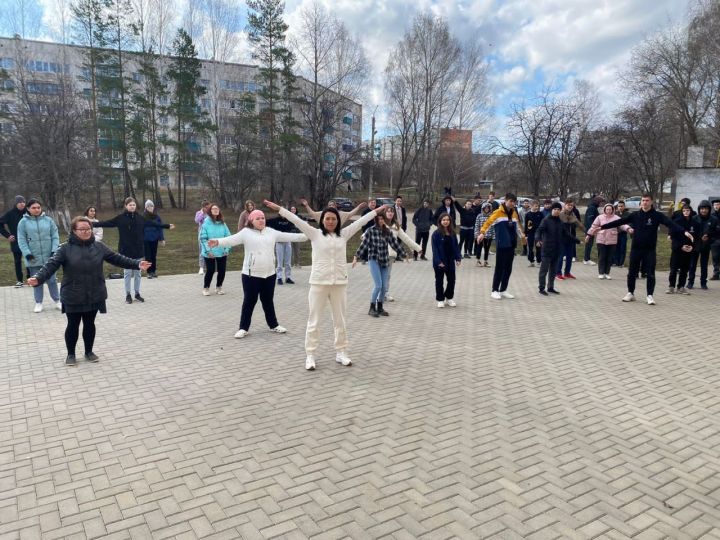 Азнакаевские студенты присоединились к Всемирному дню здоровья