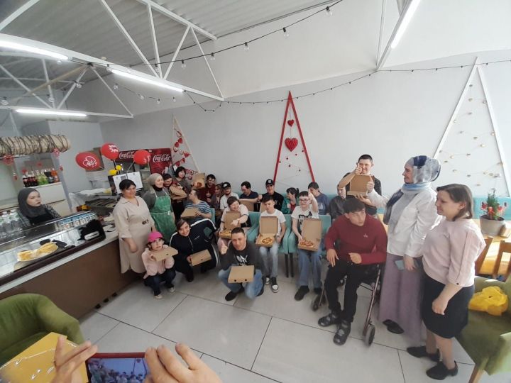 В Азнакаевском центре «Омет» особенные ребята постигают азы кулинарии