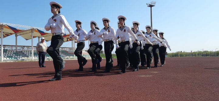 В Азнакаево прошел конкурс военной песни и строя