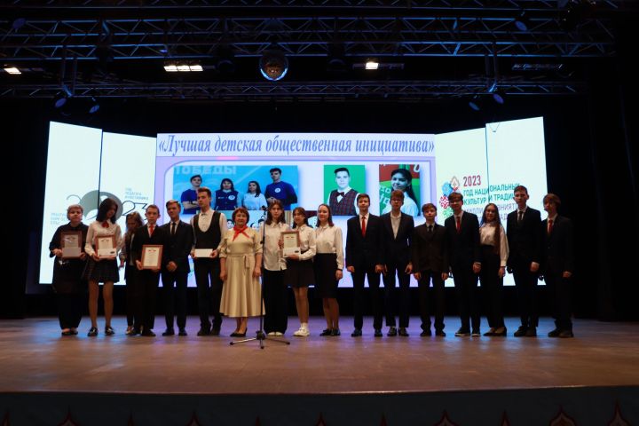Азнакайның иң сәләтле укучыларына “Чулпан” премиясе тапшырылды