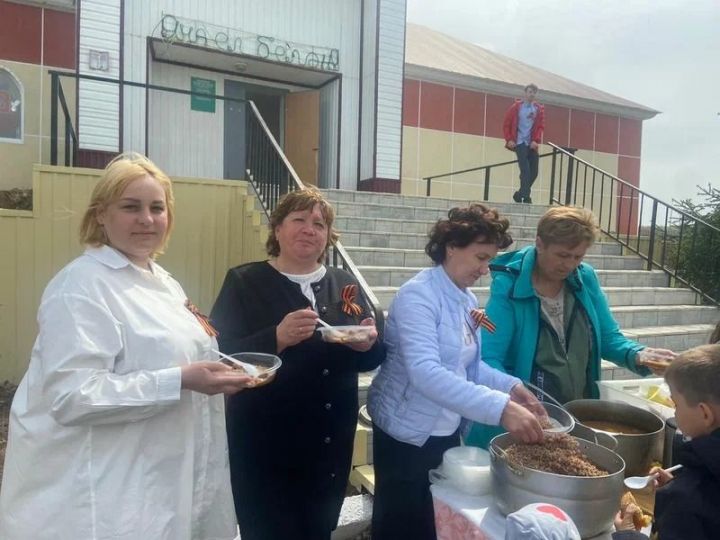 На празднике Победы в селе Чемодурово отведали солдатской каши