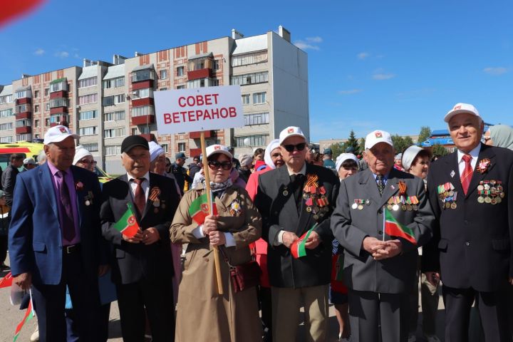 Азнакаевцы празднуют День Победы