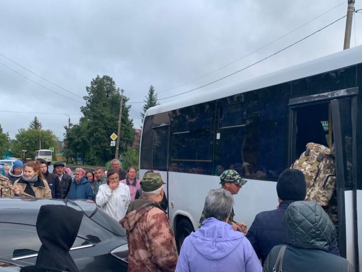 В Азнакаевском военном комиссариате проводили добровольцев-контрактников