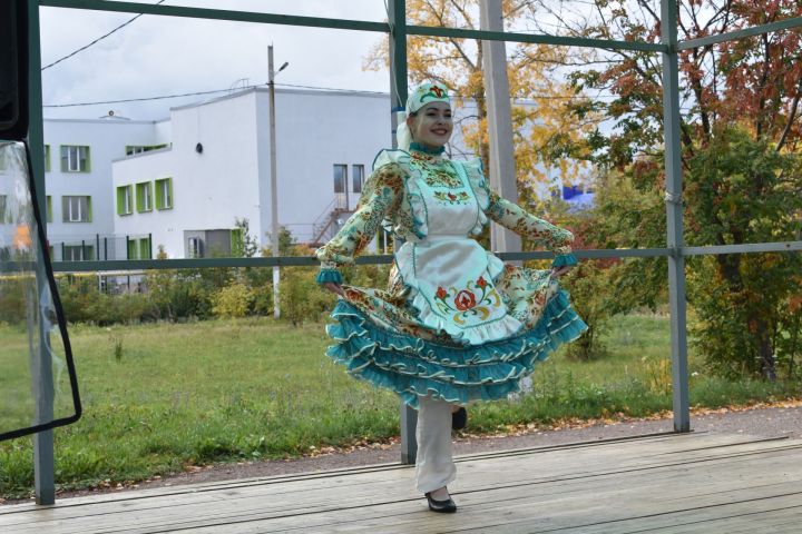 Азнакай Мәдәни үзәгенең иҗат төркеме «Әбиләр чуагы» бәйрәмен үткәрде