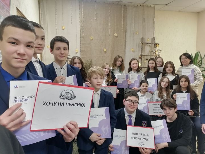 В клиентской службе Азнакаевского района молодежным лидером Лейсан Шайдуллиной была организована экскурсия для учащихся 8 класса МБОУ «СОШ» № 9