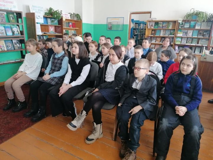 Кәкре Елга авылы китапханәсендә якташ шагыйрәләр белән очрашу узды