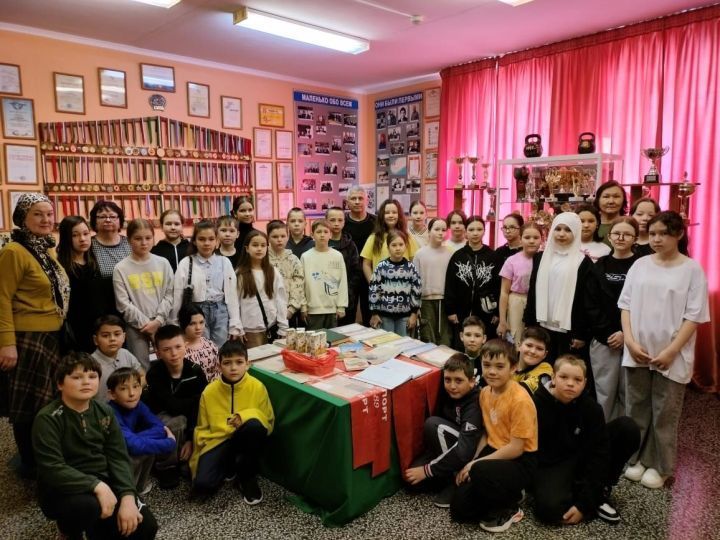 Школьники поселка Актюбинский посетили музей Жамиля Шакирова